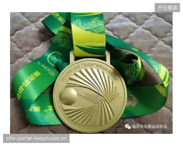 中国联通为北京马拉松布设边缘计算节点，为数万名跑者呈现了个人完赛视频